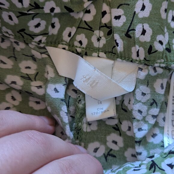 H&M Green Floral Shorts w/ Waist Tie, 10 - Picture 3 of 7